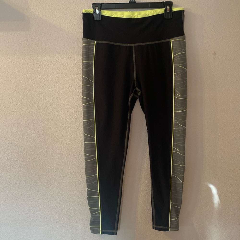 Like new Xersion train 7/8 ankle leggings size large